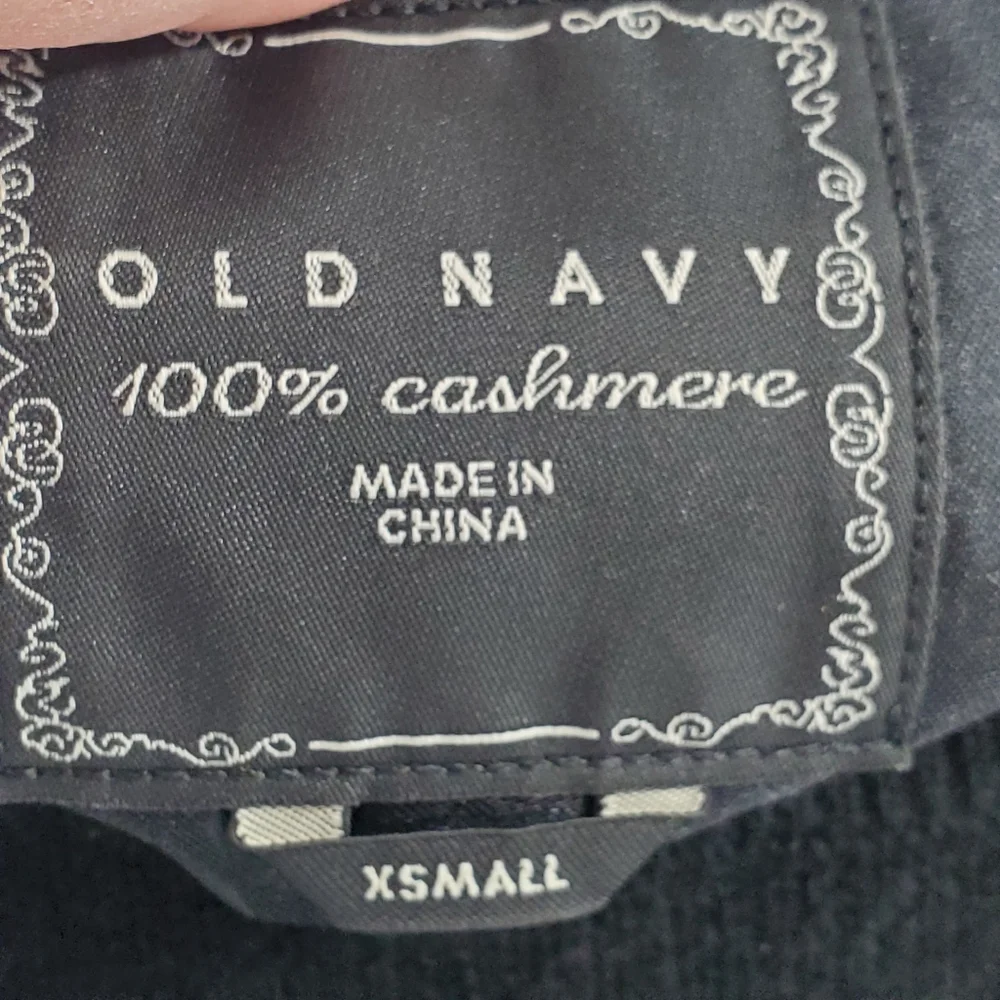 Old Navy black cashmere sweater - Picture 4 of 13